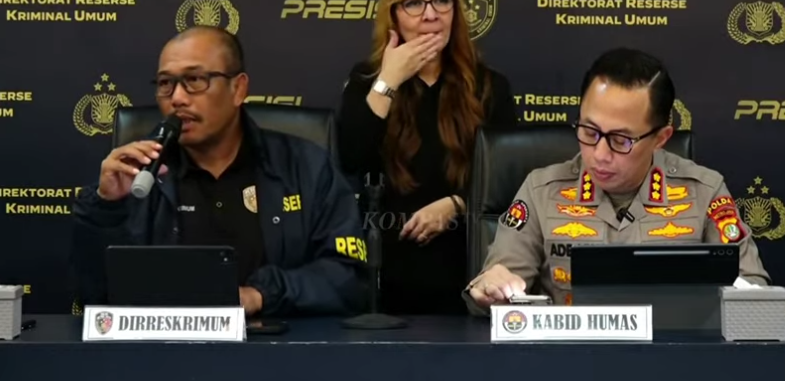 Konferensi pers misteri kematian Arya Daru, Selasa, 29 Juli 2025. (BeritaNasional/Tangkapan Layar)