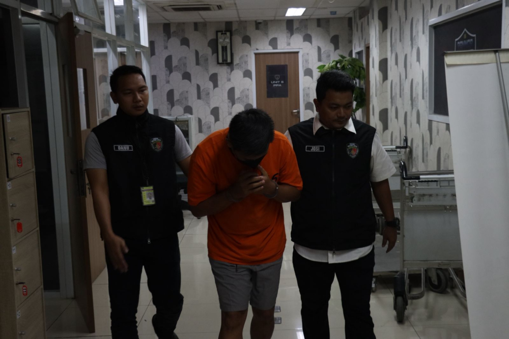 Polisi Tangkap Pelaku Pelecehan Penumpang Citilink, Begini Kronologinya Polisi meringkus pelaku pelecehan terhadap penumpang Citilink. (Foto/Istimewa)