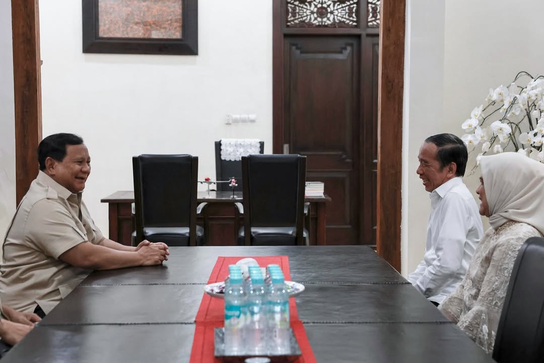 Presiden Prabowo Subianto bertemu dengan Presiden Ketujuh Jokowi di Solo, Jateng. (Foto/Instagram Prabowo)