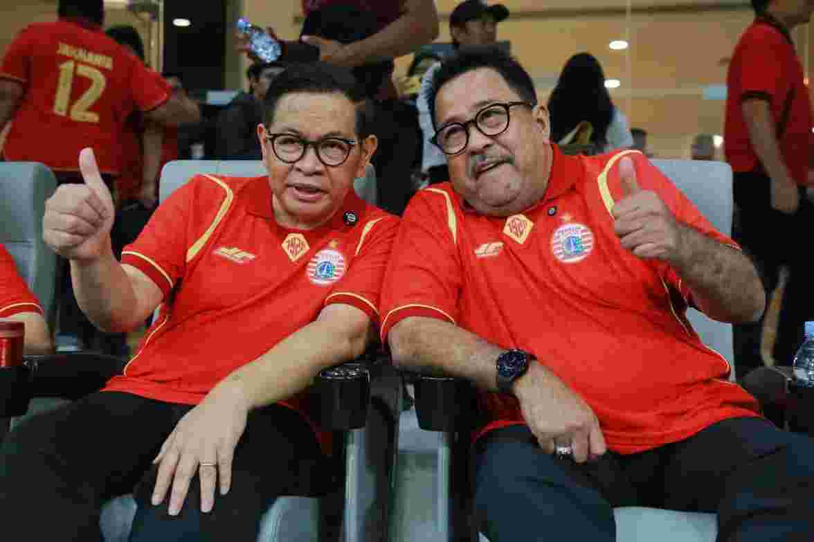 Gubernur dan Wakil Gubernur Jakarta Pramono Anung-Rano Karno saat peluncuran jersey baru Persija. (Foto.Pemprov Jakarta)