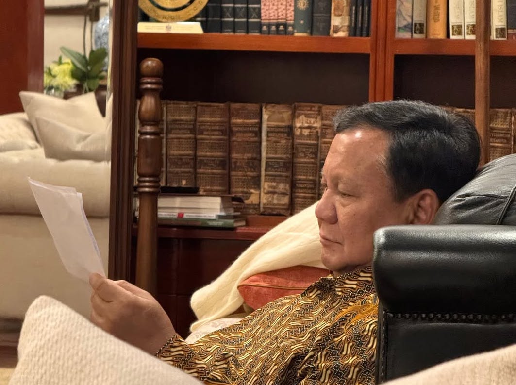 Presiden Prabowo Dapat Surat Menyentuh dari Siswa Sekolah Rakyat Cibinong. (Foto/instagram setkab)