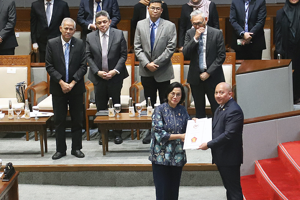 Rapat paripurna  DPR RI ke-23 Masa Persidangan IV Tahun Sidang 2024-2025 bahas RUU tentang Pertanggungjawaban atas Pelaksanaan APBN . (BeritaNasional/Elvis Sendouw)