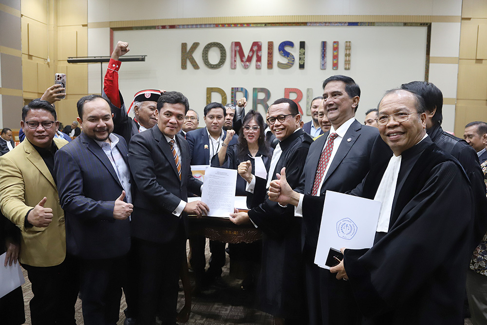 Rapat Dengar Pendapat Umum (RDPU) bersama koalisi organisasi advokat memberikan masukan terhadap RUU KUHAP. (BeritaNasional/Elvis Sendouw)