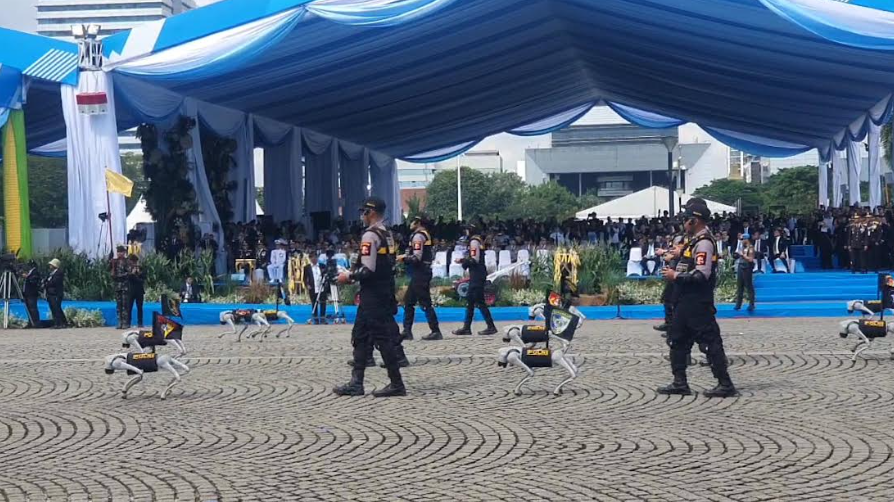 Robot I-K9 Polri meriahkan Bhayangkara ke-79 di Monas, Jakarta Pusat, Selasa (1/7/2025). (BeritaNasional/Bachtiarudin Alam)