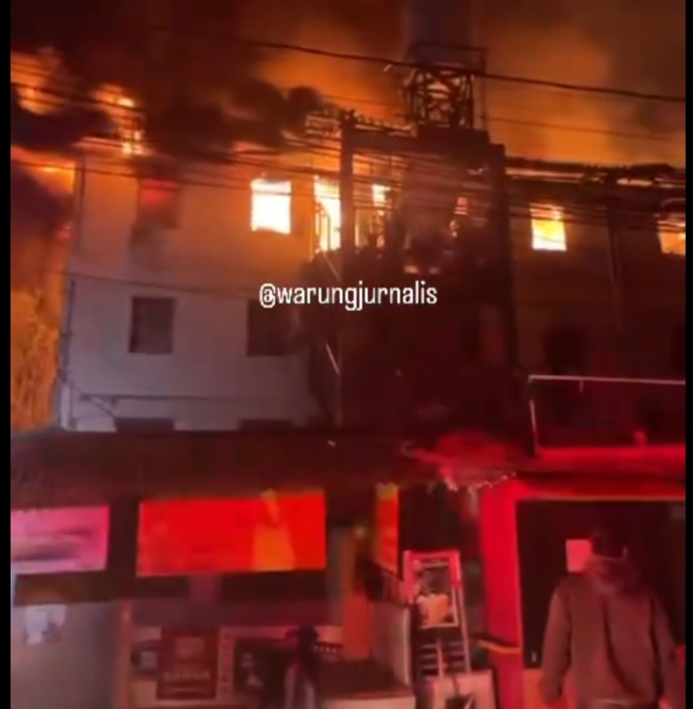 Tangkapan layar kebakaran rusun Klender Jakarta Timur. (BeritaNasional/instagram)