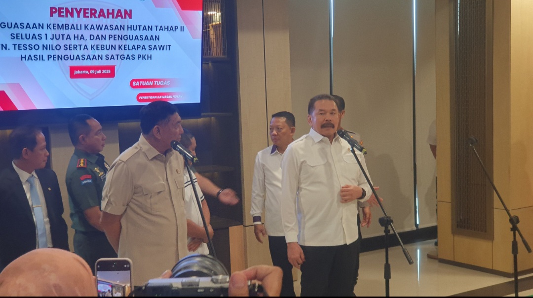 Jaksa Agung ST Burhanuddin memberikan keterangan kepada wartawan di Jakarta. (BeritaNasional/Bachtiarudin)