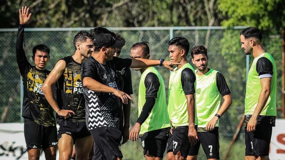 Skuad Semen Padang saat TC. (Foto/Dok I League)