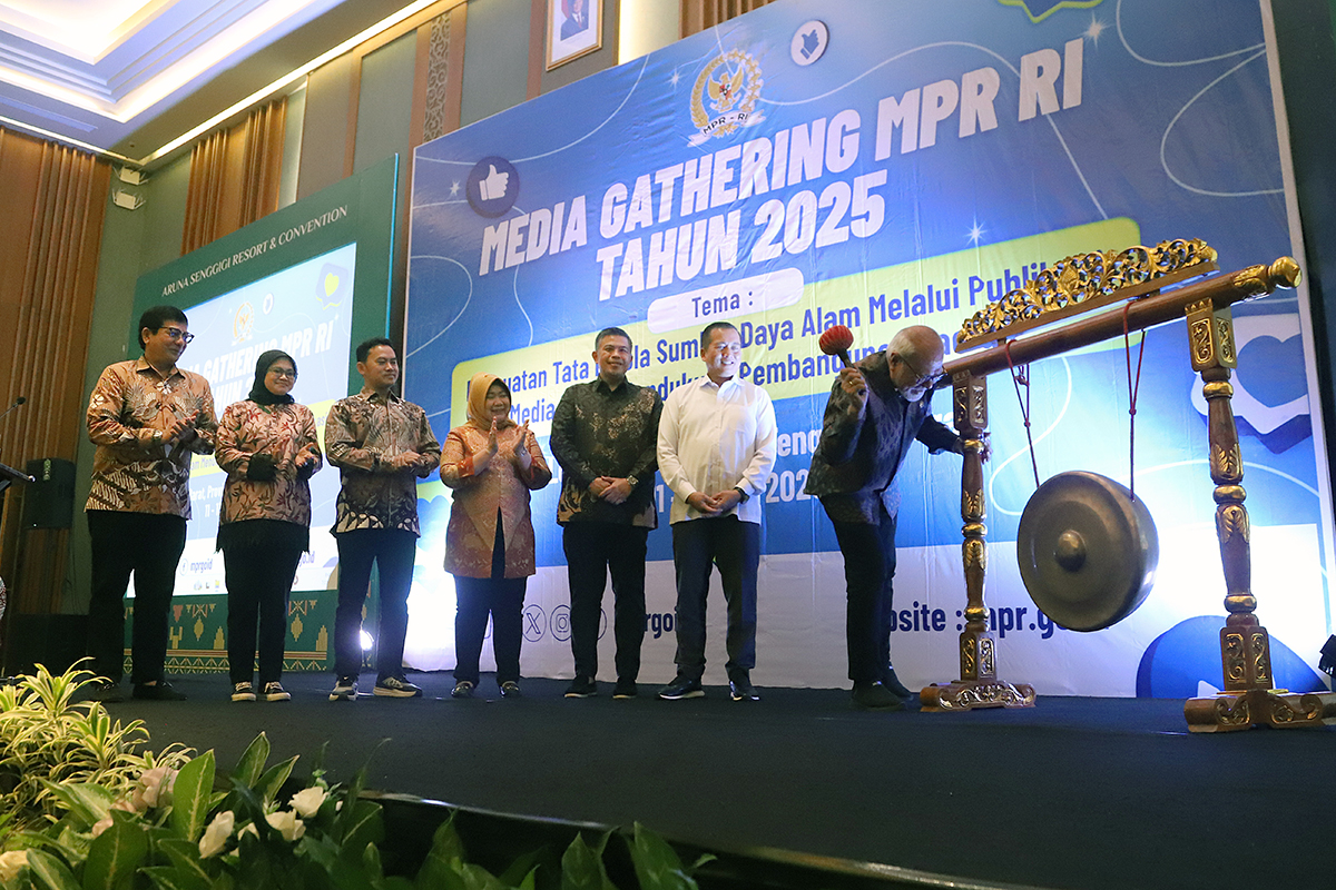 Sosialisasi MPR bersama Pemerintah Daerah yang bertajuk " Penguatan Tata Kelola Sumber Daya Alam Melalui Publikasi Media dalam Mendukung Pembangunan Daerah", di Lombok Barat, Nusa Tenggara Barat. (BeritaNasional/Elvis Sendouw)