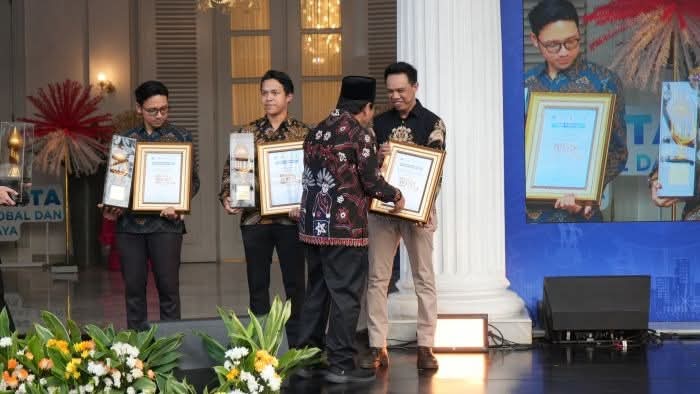 Balkoters raih penghargaan Jakarta Water Hero 2025 dari Pemprov DKI. (BeritaNasional/Lydia)