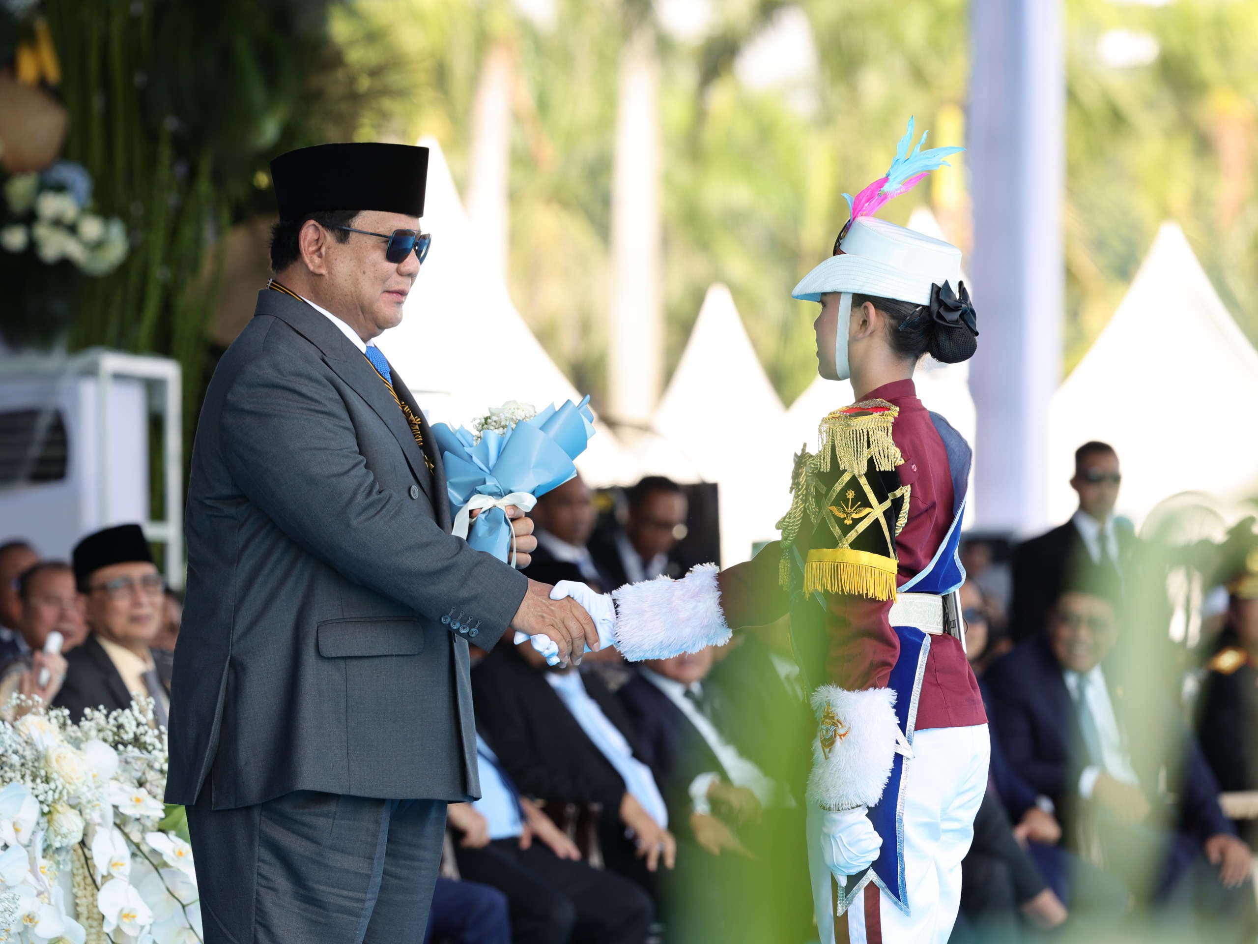 Presiden Prabowo Subianto saat pimpin upacara Hari Bhayangkara bersama Pocil. (BeritaNasional/Lydia)