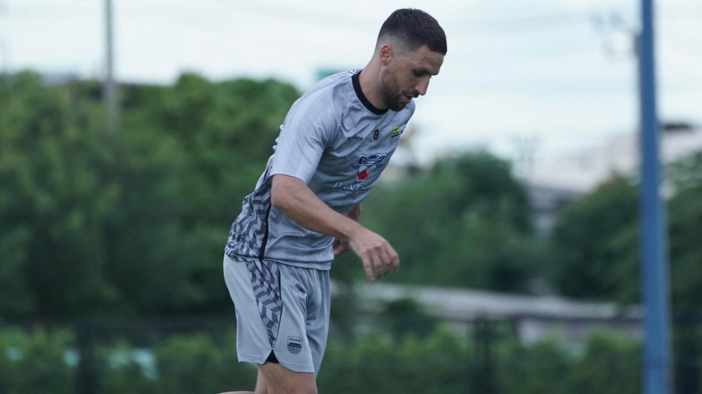 TC di Thailand, Lucho Optimistis Persib Bandung Makin Padu Jelang Musim 2025/2026 Penggawa Persib Bandung Luciano Guaycochea saat berlatih di Thailand. (Foto/Dok I League)