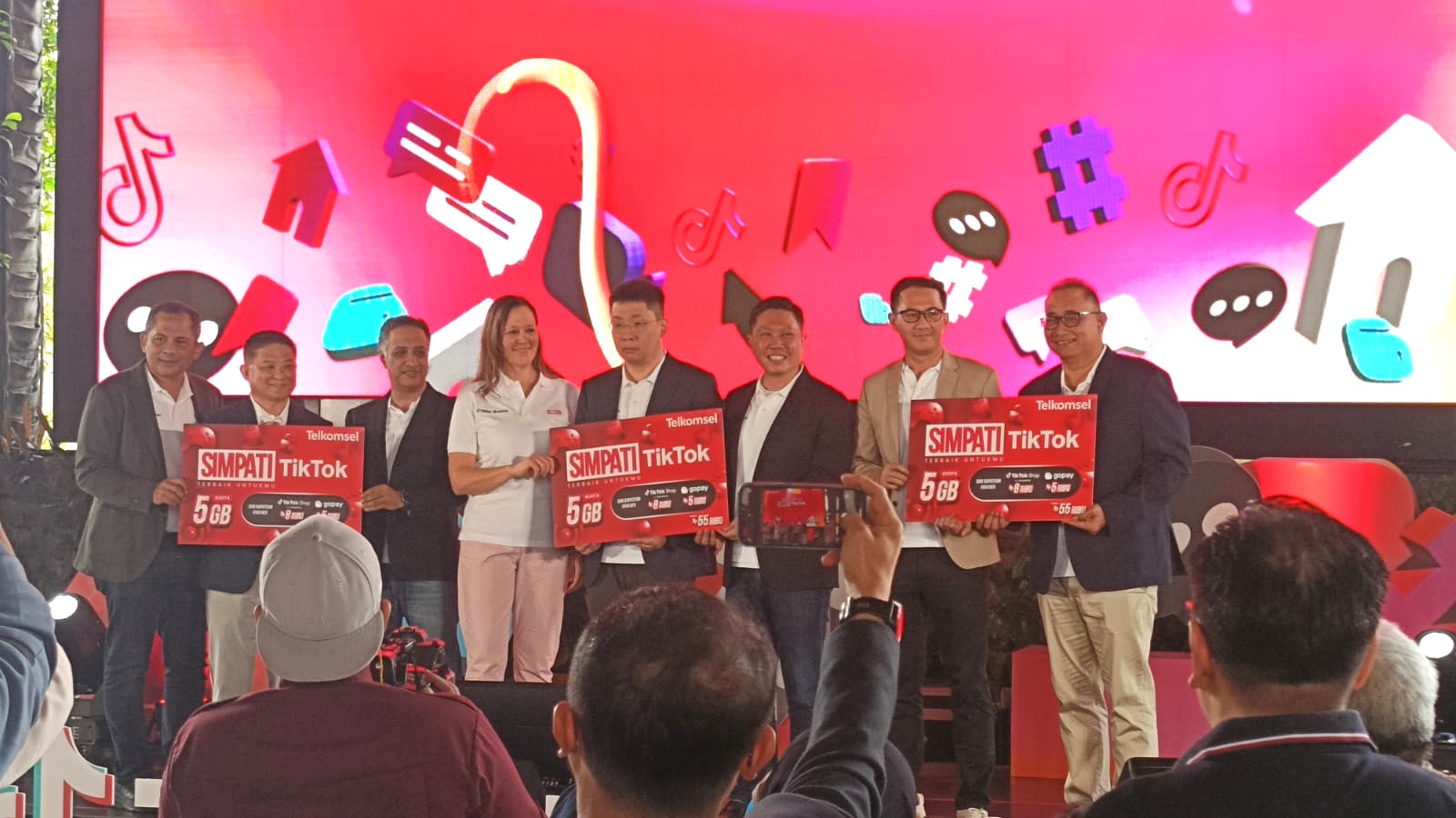 Telkomsel, TikTok dan GoPay Hadirkan SIMPATI TikTok, Kartu Perdana Khusus Kreator dan UMKM Kolaborasi Telkomsel, TikTok, dan GoPay hadirkan SIMPATI TikTok dengan kuota khusus TikTok. (BeritaNasional/Iman)