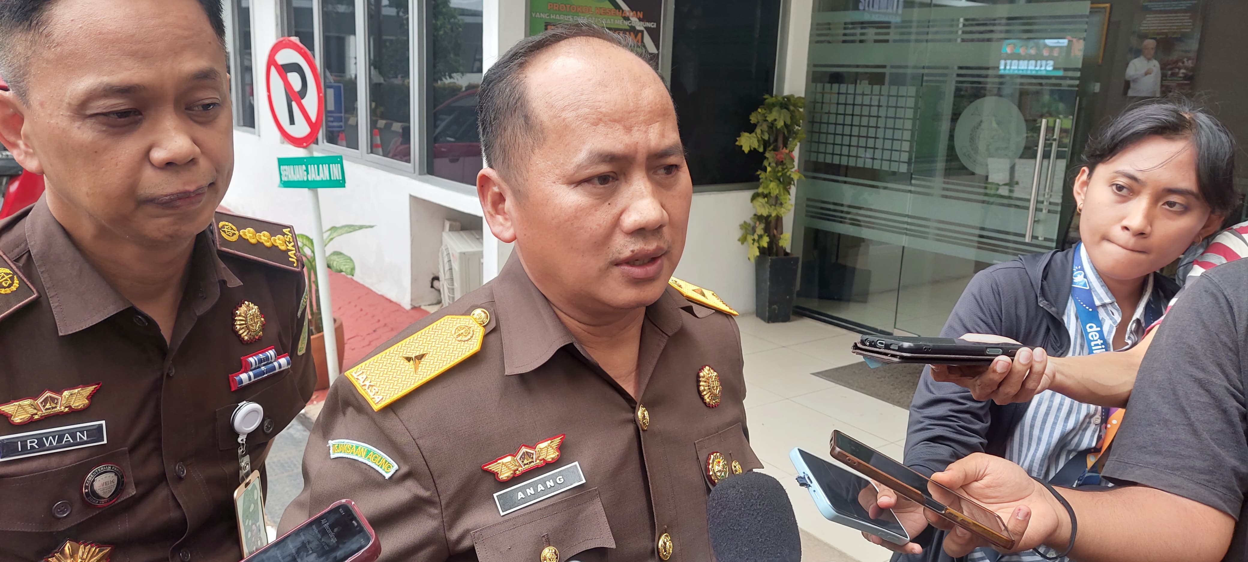 Telusuri Keberadaan Jurist Tan di Australia, Kejagung Bakal Terbitkan Red Notice Kapuspenkum Kejagung Anang Supriatna saat diwawancarai. (BeritaNasional/Bachtiarudin Alam)