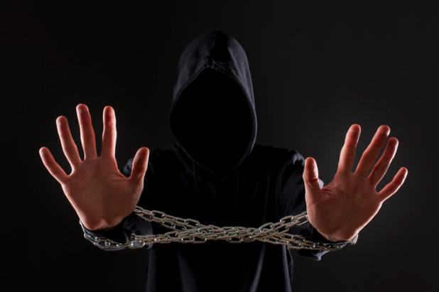Teroris Diciduk Densus 88 di Rumpin Bogor, Diduga Terlibat Beberapa Organisasi Teror Ilustrasi pelaku kejahatan teroris. (BeritaNasional/Freepik)