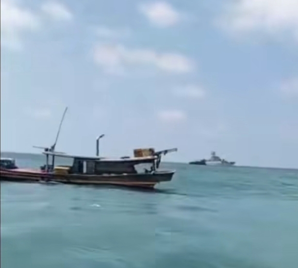 TNI AL Ungkap Kronologi dan Alasan Kapal Nelayan Ditembaki saat Melaut di Sumsel Kapal yang diamankan TNI AL di Perairan Sumsel. (Foto/Istimewa)