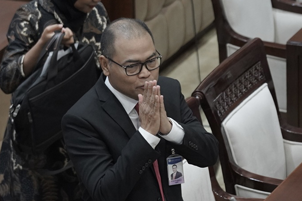 2 calon Deputi Gubernur Bank Indonesia (BI) mengikuti uji kelayakan dan kepatutan di Komisi XI DPR RI. (BeritaNasional/Elvis Sendouw)