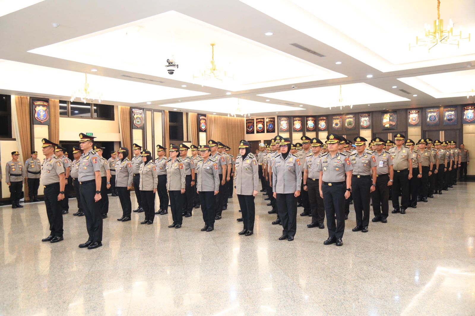 Upacara Korps Raport Kenaikan Pangkat terhadap 3 Irjen dan 87 Kombes di tubuh Polri. (Foto/Humas Polri)