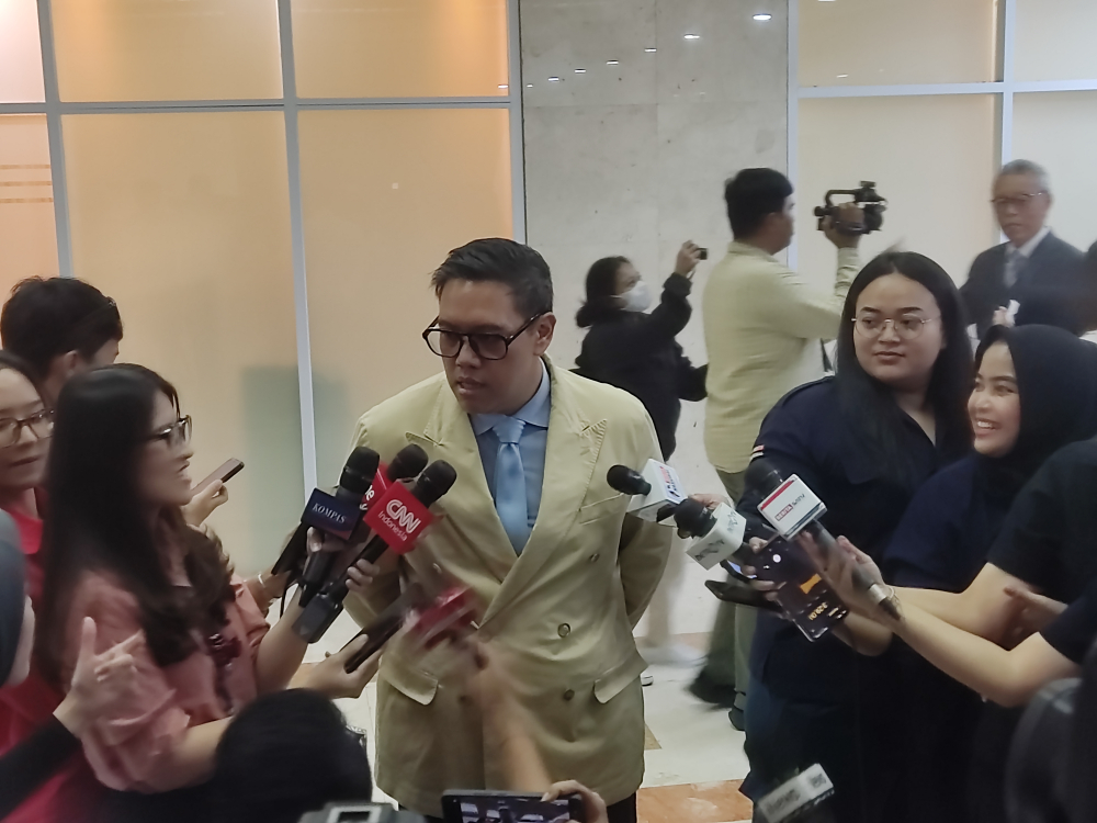 Wakil Ketua Komisi I DPR Dave Laksono saat diwawancarai. (BeritaNasional/Ahda)