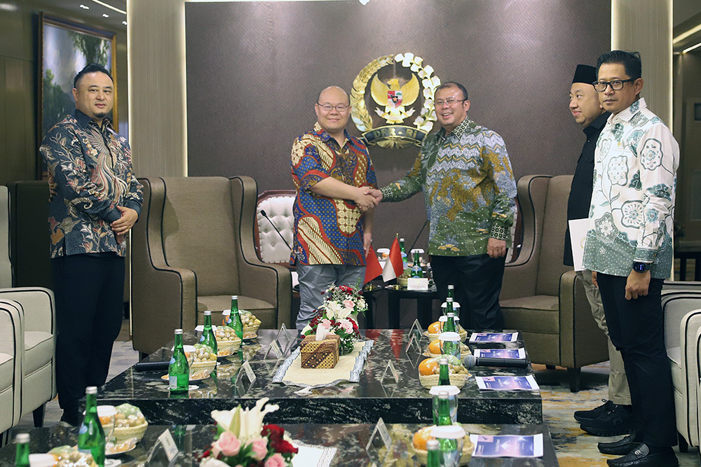 Wakil Ketua DPR Cucun Ahmad Syamsurijal (kanan) menerima Delegasi Universitas Tsinghua, Republik Rakyat Tiongkok (RRT). (BeritaNasional/Elvis Sendouw)