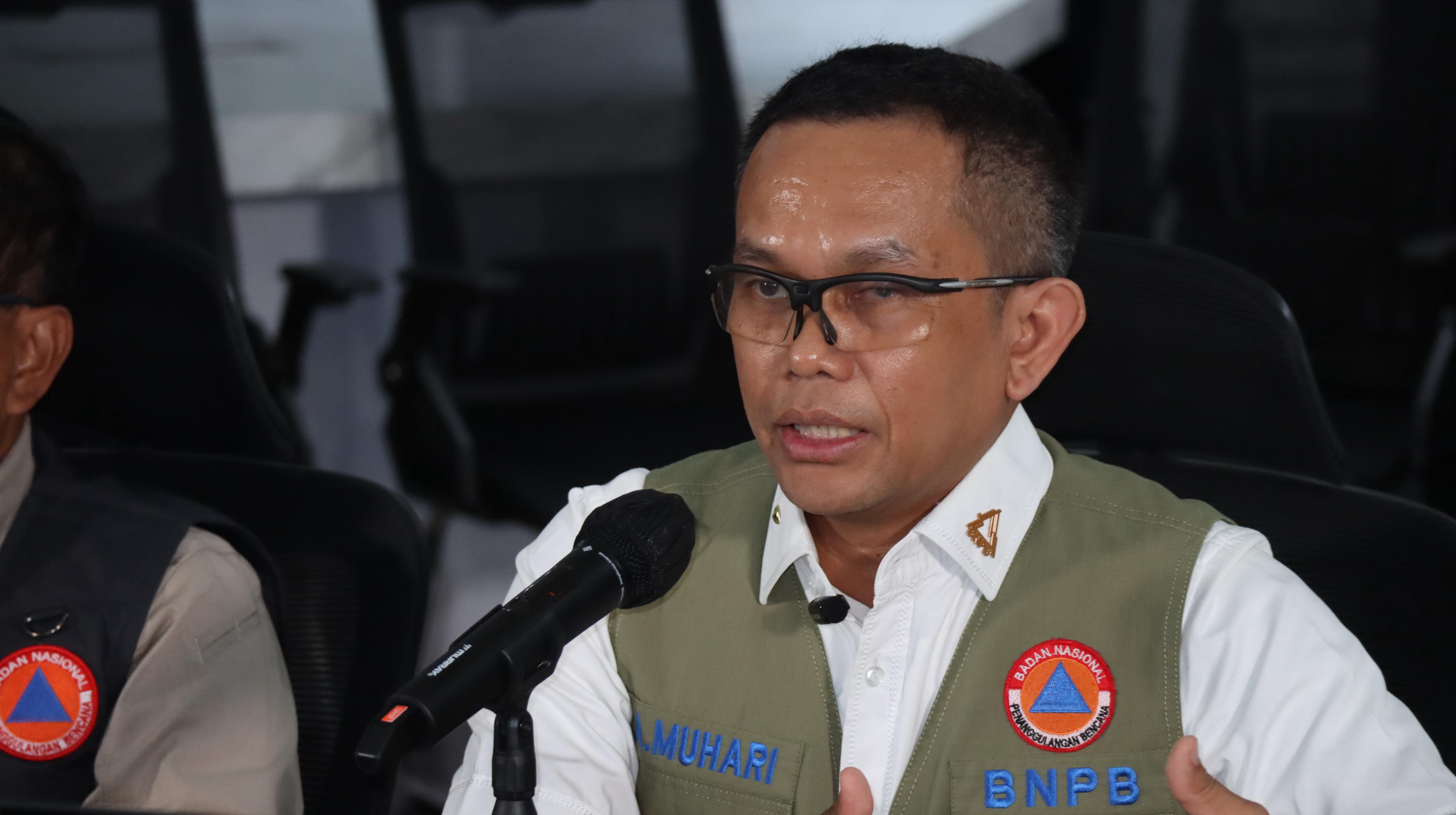 Kepala Pusat Data, Informasi dan Komunikasi Kebencanaan BNPB Abdul Muhari saat jumpa pers potensi tsunami. (BeritaNasional/BNPB)