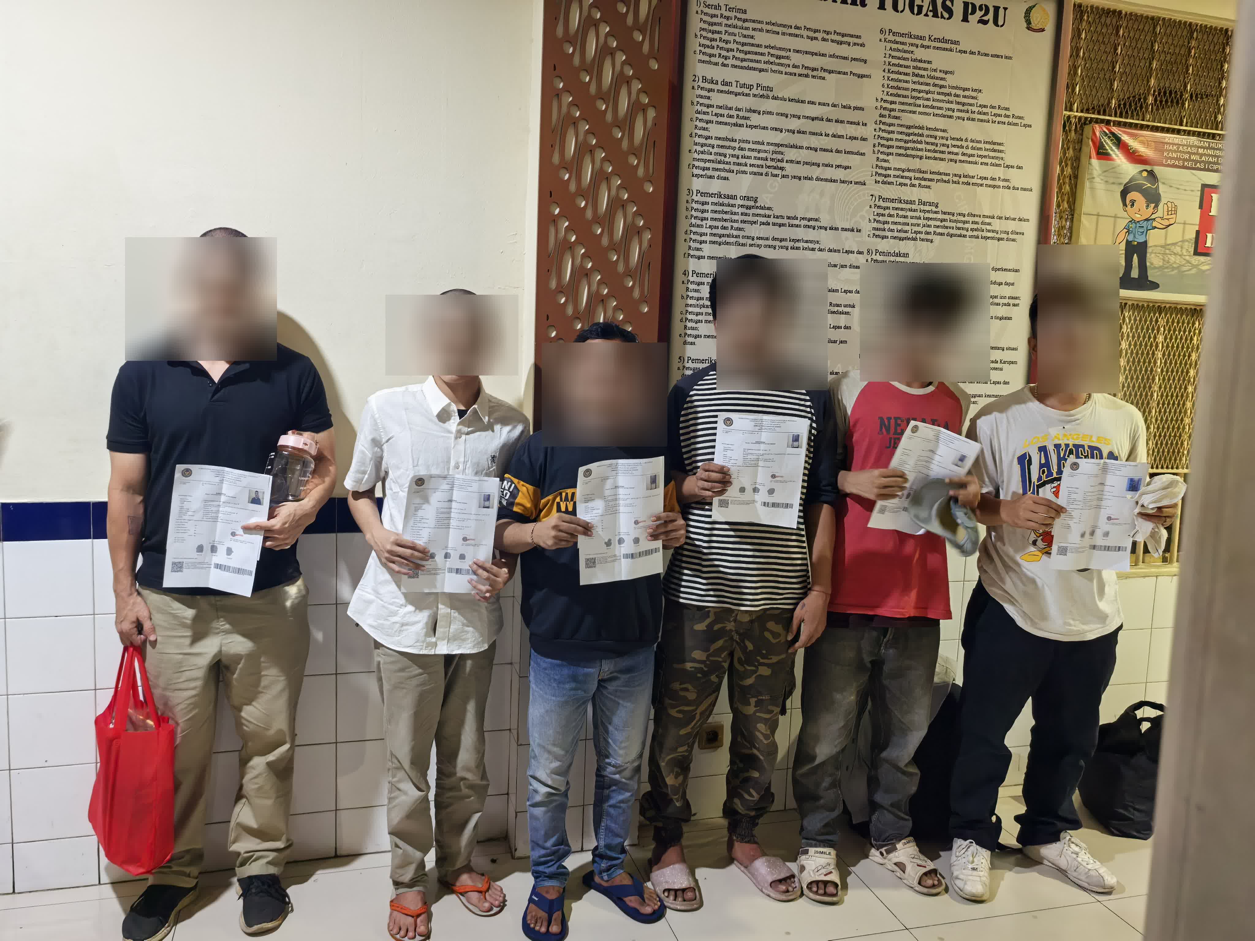 6 Napi Lapas Cipinang Susul Hasto Bebas berkat Amnesti Presiden Enam napi Lapas Cipinang. (Foto/Istimewa)