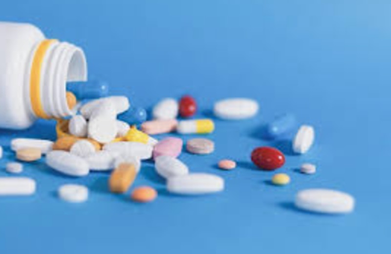 Ilustrasi minum obat (Foto/Pixabay)