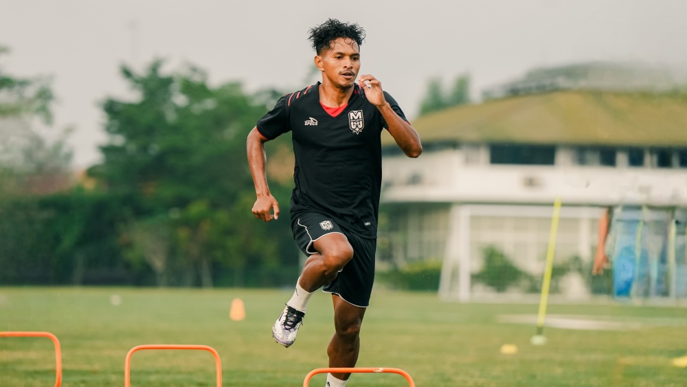 Pemain anyar Malut United Abduh Lestaluhu saat berlatih. (Foto/malutunitedfc.com)