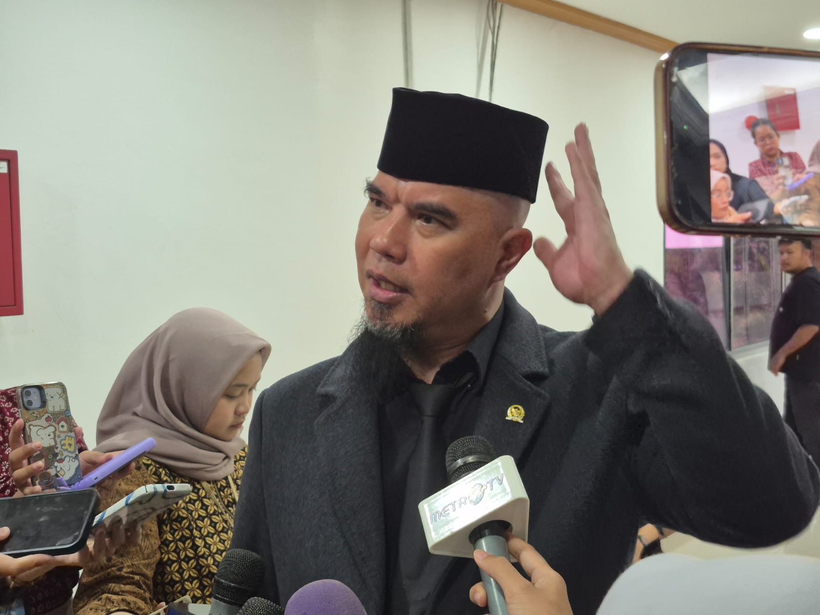 Anggota Komisi X DPR Ahmad Dhani. (doc. SinPo.id/Galuh Ratnatika)