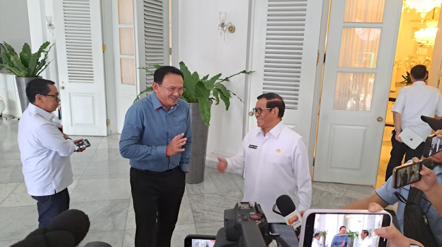 Momen Ahok saat menyambangi Balai Kota DKI untuk bertemu dengan Gubernur Pramono Anung pada Rabu (20/8/2025) sore. (BeritaNasional/Lydia)