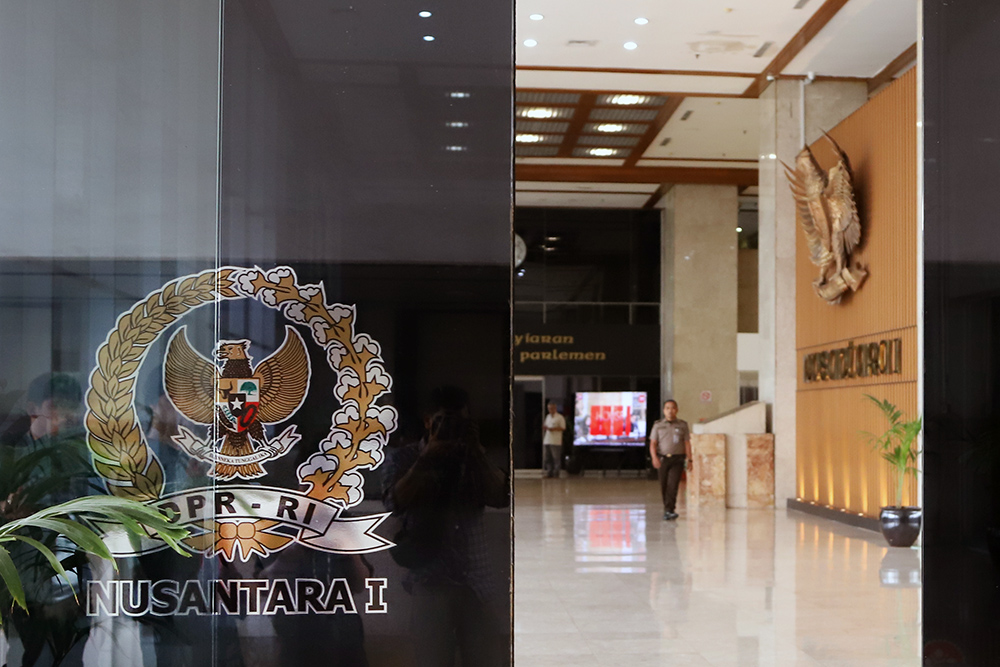 Suasana kawasan DPR tampak sepi ketika Sekjen DPR keluarkan kebijakan WFH. (BeritaNasional/Elvis Sendouw)