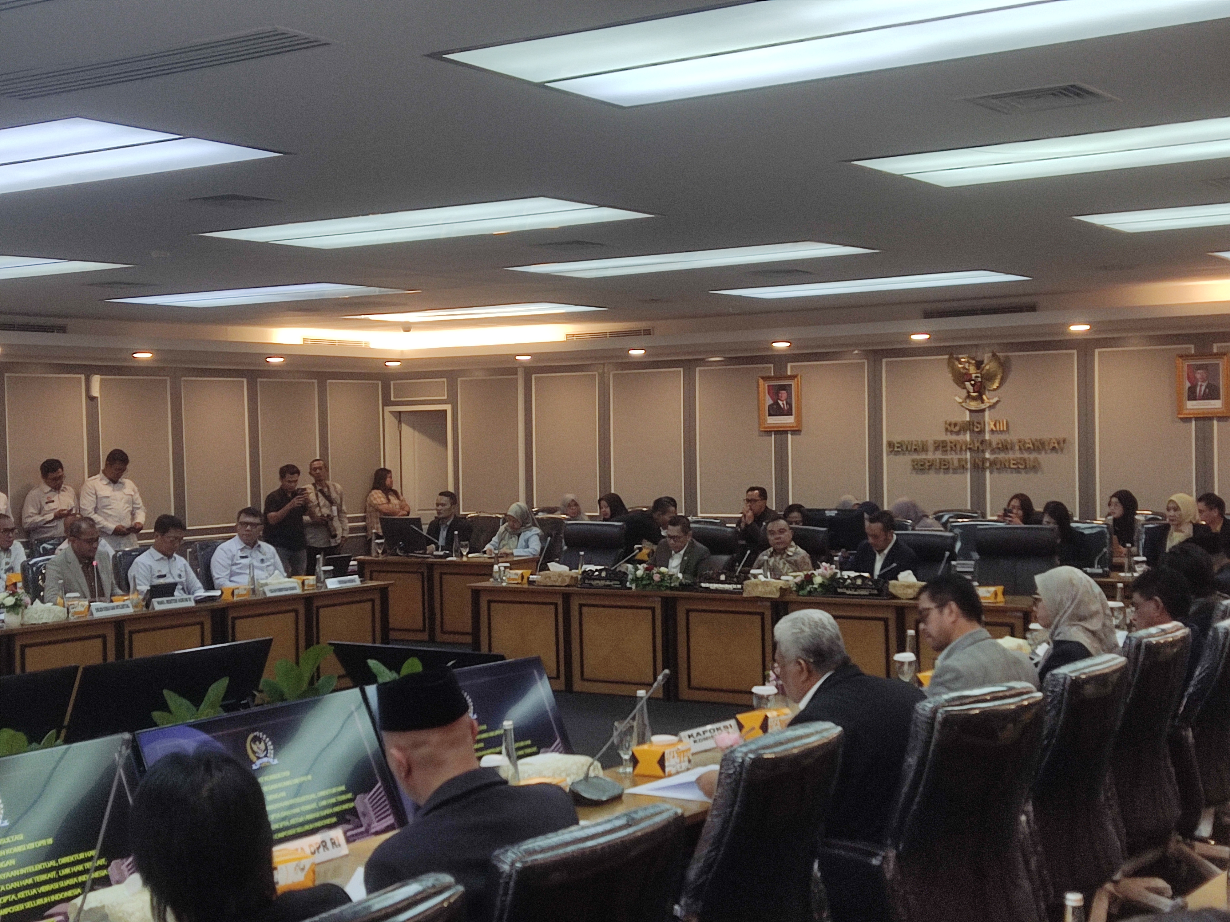 Ariel hingga Vina Panduwinata Turut Hadir rapat bersama DPR terkait Royalti. (BeritaNasional/Ahda)