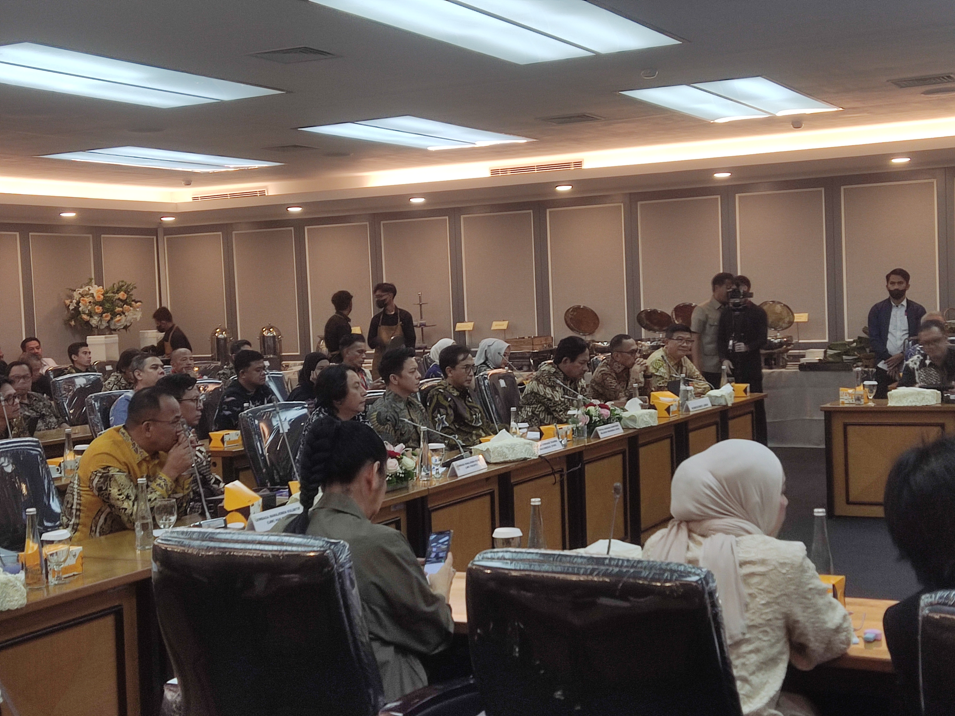 Ariel hingga Vina Panduwinata Turut Hadir rapat bersama DPR terkait Royalti. (BeritaNasional/Ahda)