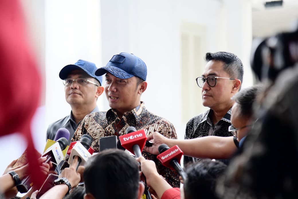 Mensesneg Prasetyo Hadi memberikan keterangan di Istana Merdeka Jakarta. (BeritaNasional/Oke Atmaja)