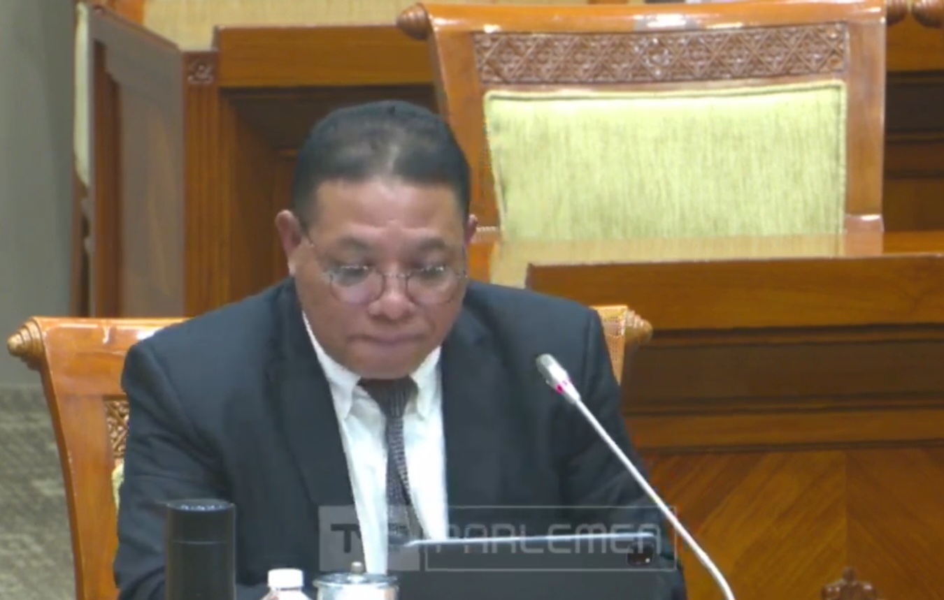 Calon hakim MK Inosentius Samsul jalani seleksi di DPR. (BeritaNasional/tangkapan layar)