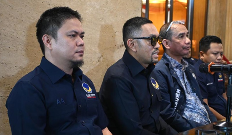 Dikabarkan Terjaring OTT KPK, Bupati Kolaka Timur Duduk di Sebelah Sahroni saat Rakernas NasDem Bupati Kolaka Timur Abdul Azis bersama Sahroni (Beritanasional/Ahda)
