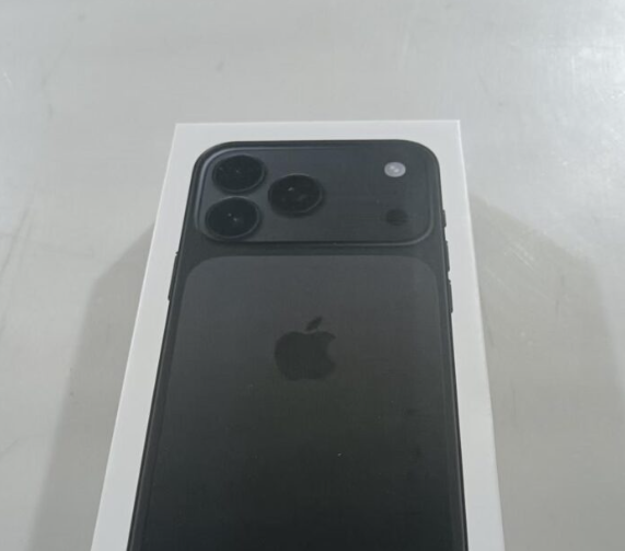 Ilustrasi tiruan iPhone 17 Pro. (BeritaNasional/Gizmochina)