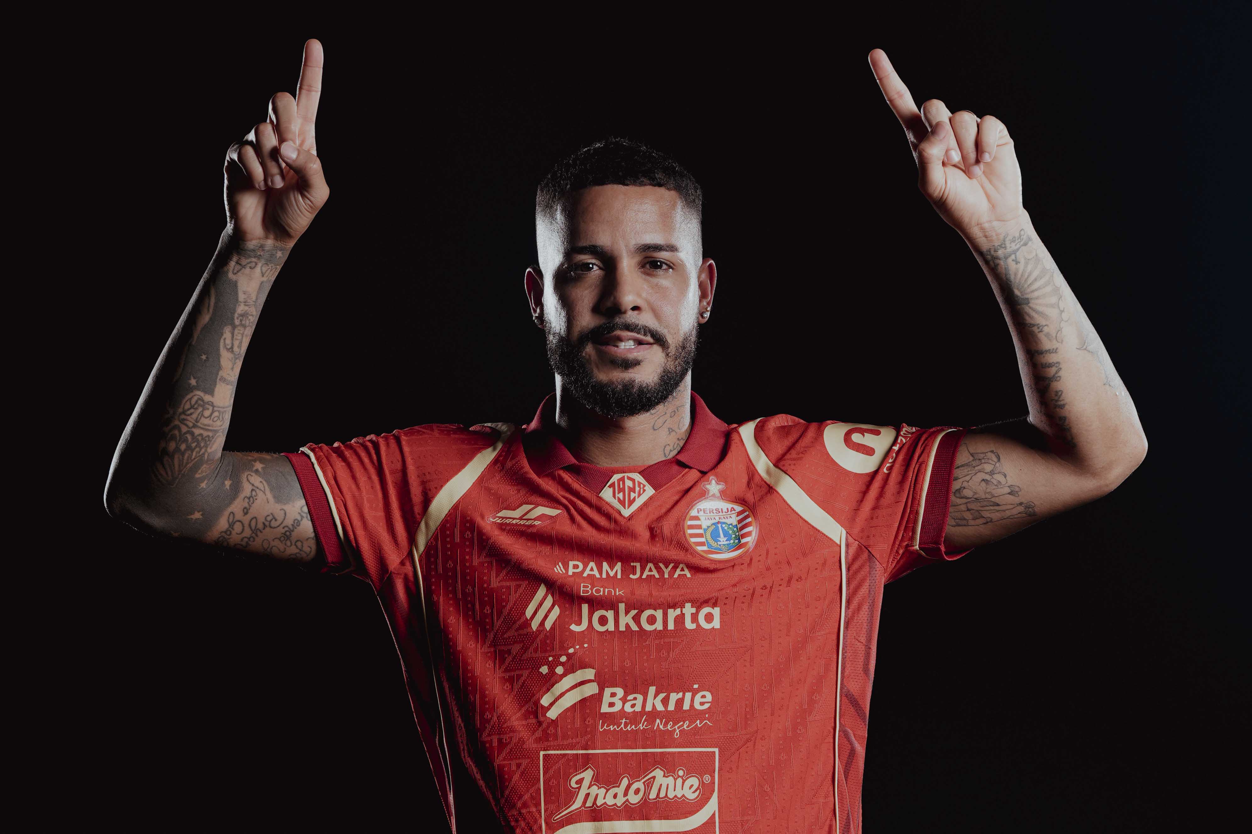 Persija resmi reksrut Emaxwell Souza. (Foto/Persija)