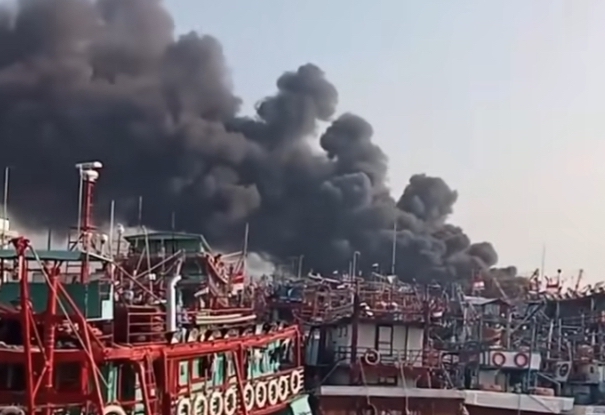 Empat Kapal Nelayan Terbakar di Pelabuhan Muara Baru. (Foto/istimewa)