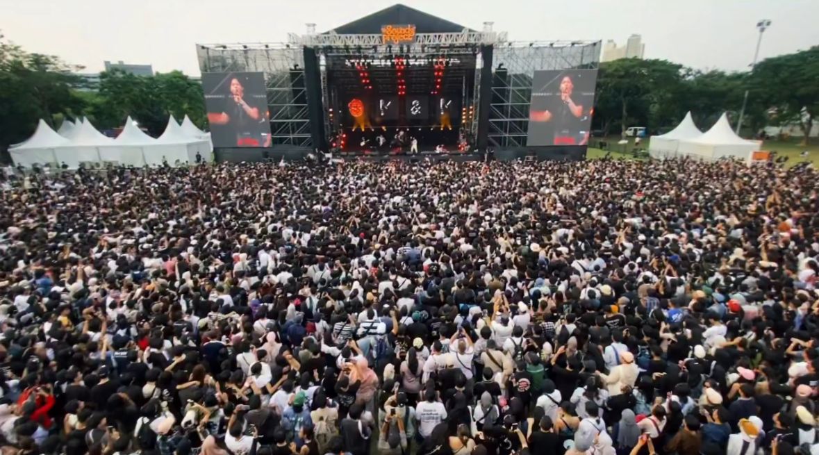 .Feast Guncang Panggung The Sounds Project 2025, Ribuan Penonton Bernyanyi Bersama .Feast Guncang Panggung The Sounds Project 2025. (Foto/instagram Feast)