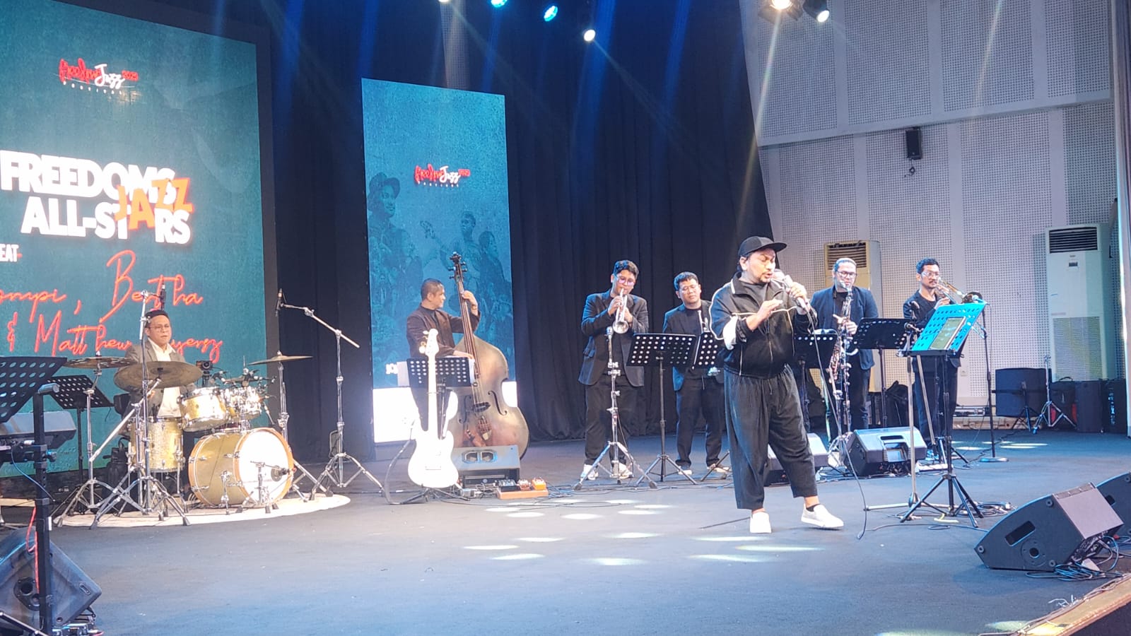 Tompi tampil dalam pergelaran musik Freedoms Jazz Festival. (BeritaNasional/Bachtiarudin Alam)