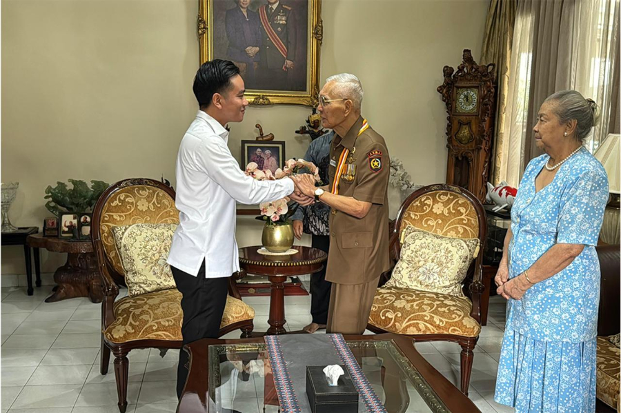 Momen Gibran Rakabuming Raka kunjungi Wapres ke-6 Try Sutrisno. (Foto/doc. Sekretariat Wakil Presiden)