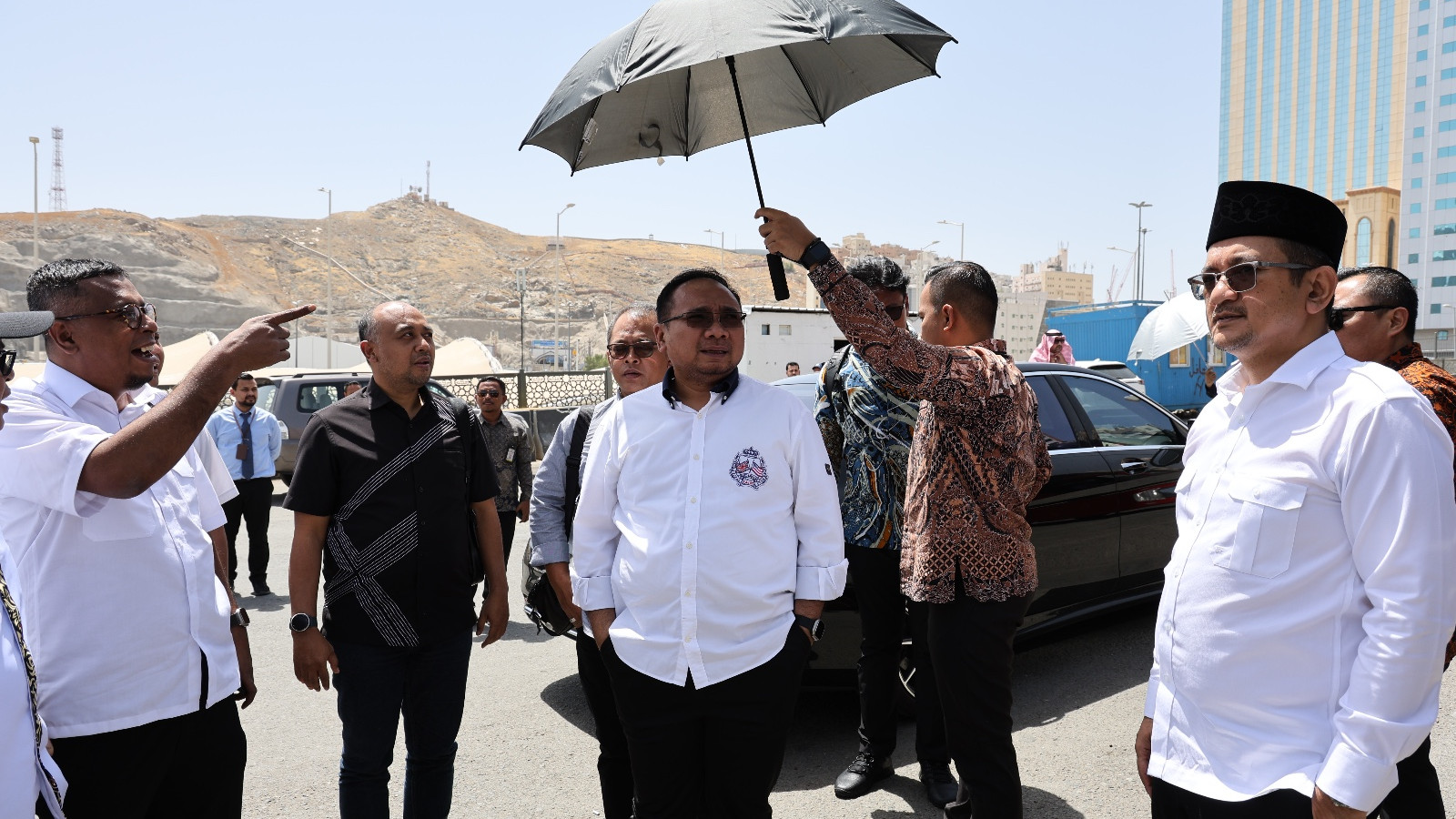 Gus Yaqut Dijadwalkan Klarifikasi Soal Pembagian Kuota Haji 2024 Momen Gus Yaqut saat meninjau kesiapan haji di tanah suci (Foto/Kemenag)