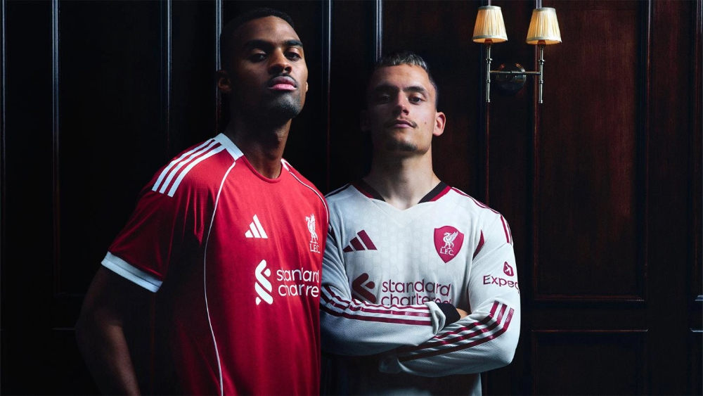 Liverpool Resmi Luncurkan Jersey Terbaru, Bangun Mitra dengan Adidas hingga 2035 Jersey baru Liverpool. (Foto/liverpoolfc.com)
