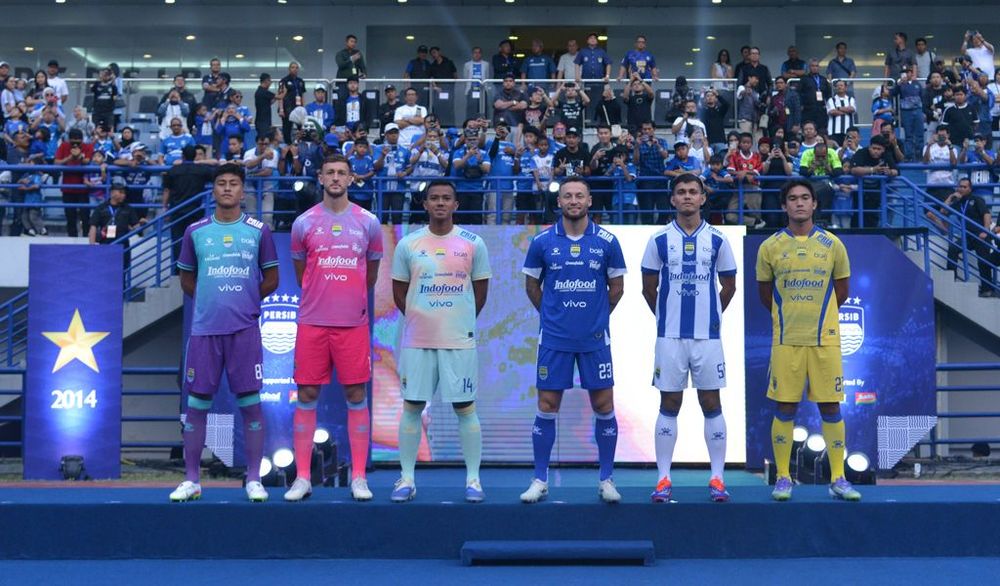 Jersey Baru Persib Diluncurkan, Marc Klok Berharap Bisa Hattrick Juara Liga Indonesia Jersey baru Persib Bandung. (Foto/persib.co.id)