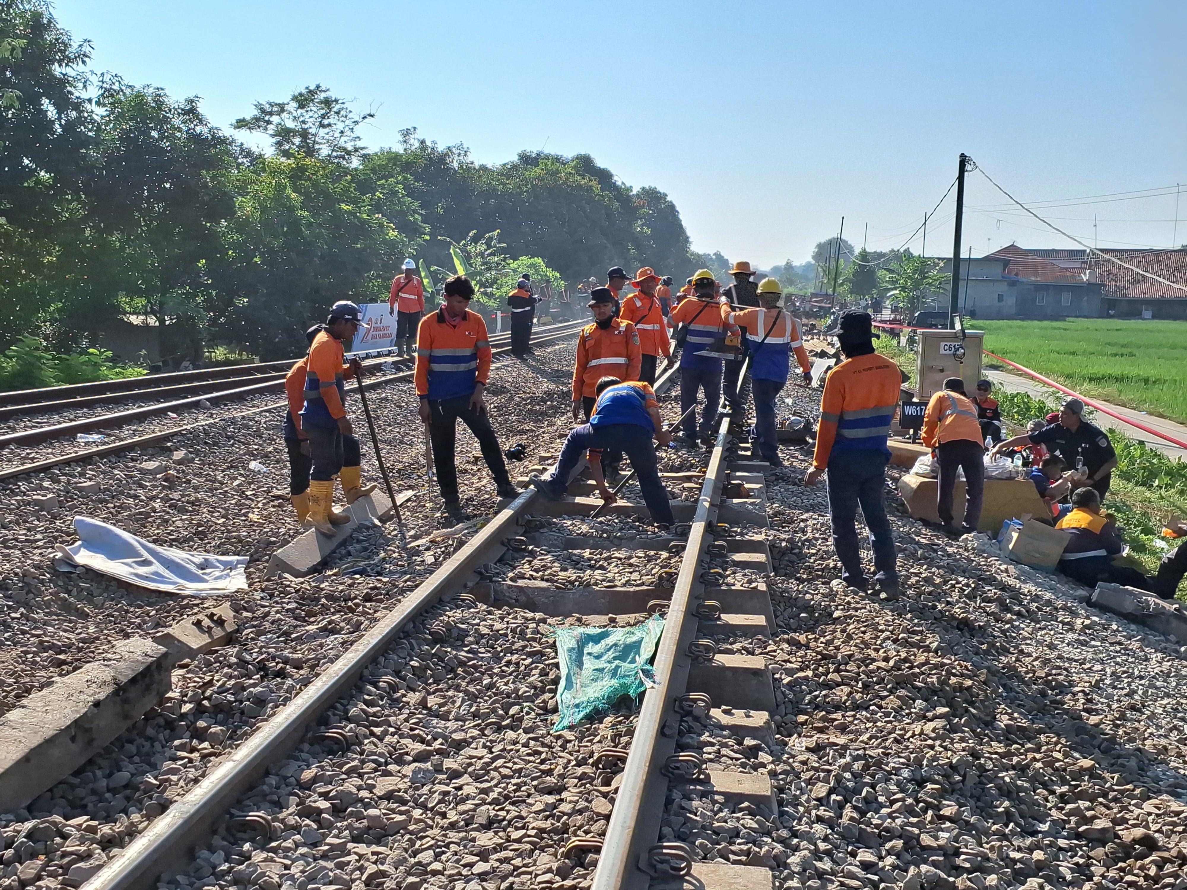 KAI Berhasil Evakuasi 5 Kereta Anjlok di Pegadenbaru. (Foto/KAI)