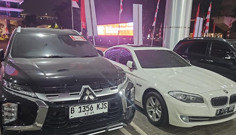 Kejagung sita mobil mewah Riza Chalid (Beritanasional/Bachtiar)