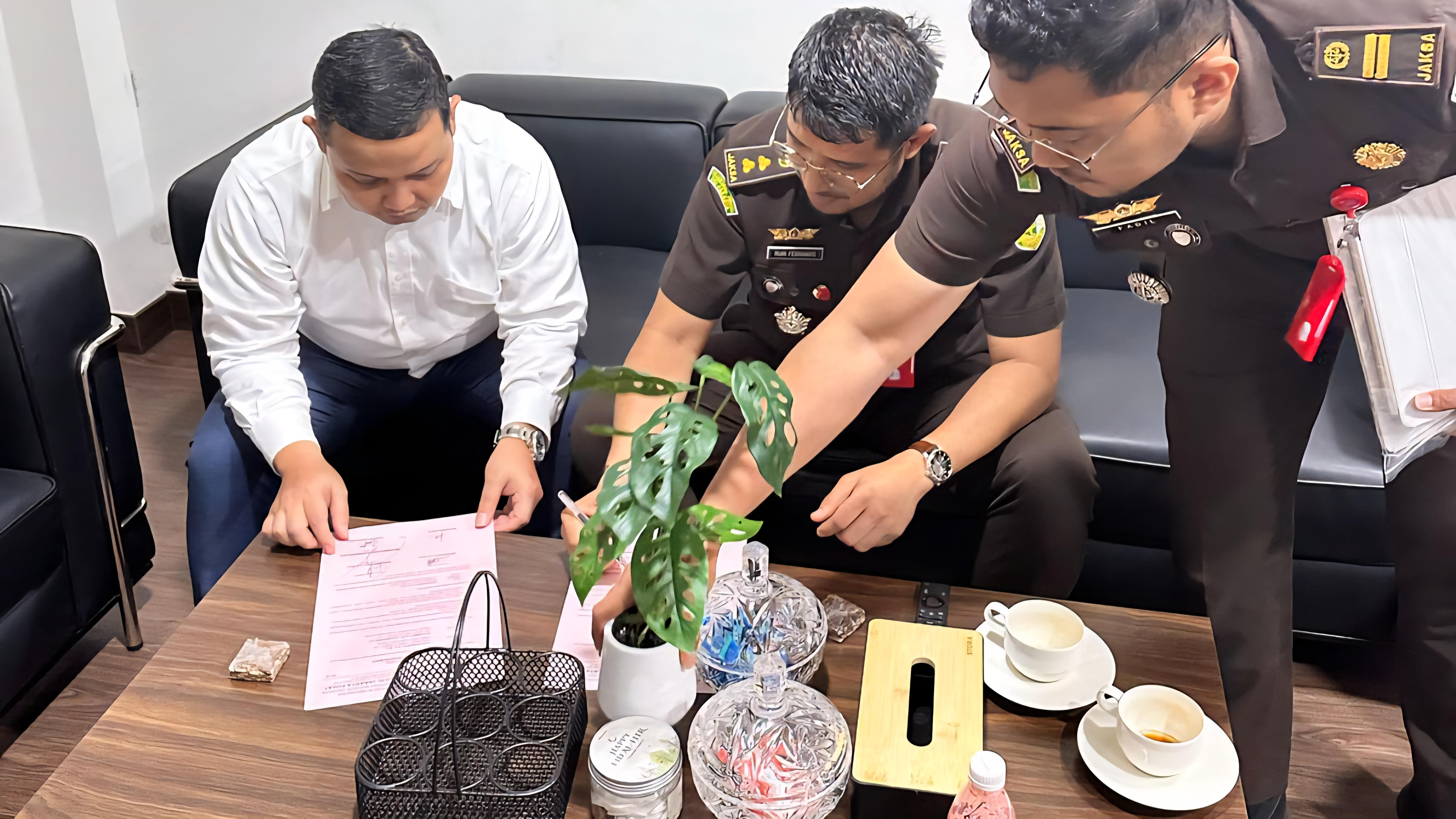 Kejagung mengembalikan barang bukti milik Tom Lembong seperti iPad dan MacBook. (Foto/Istimewa)