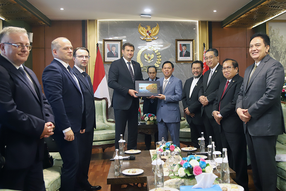 Ketua DPD Sultan Baktiar Najamudin menerima kunjungan Menteri Luar Negeri Belarusia Maxim Ryzhenko. (BeritaNasional/Elvis Sendouw)