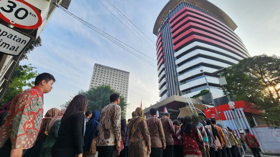 Momen KPK menggelar upacara peringatan HUT ke-80 Republik Indonesia. (BeritaNasional/Panji Septo)