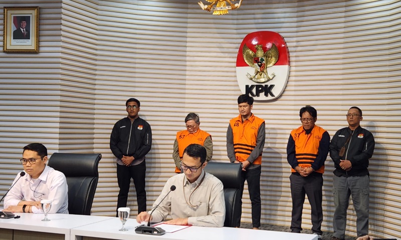KPK tahan tersangka OTT suap izin kawasan hutan (Beritanasional/Panji)